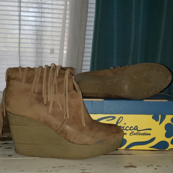 Boots - Picture 2 of 4